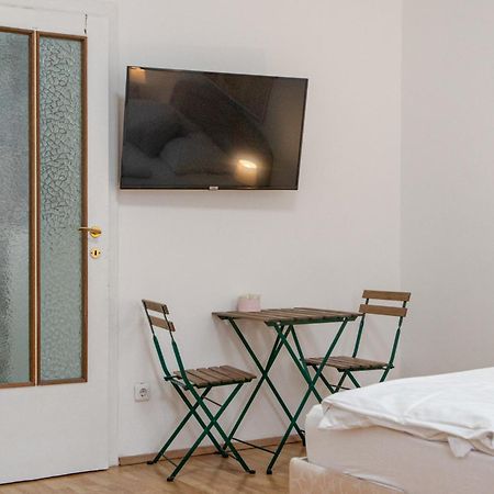Budget City Stay - Near Wiener Stadthalle Ideal For Longstays Exterior foto